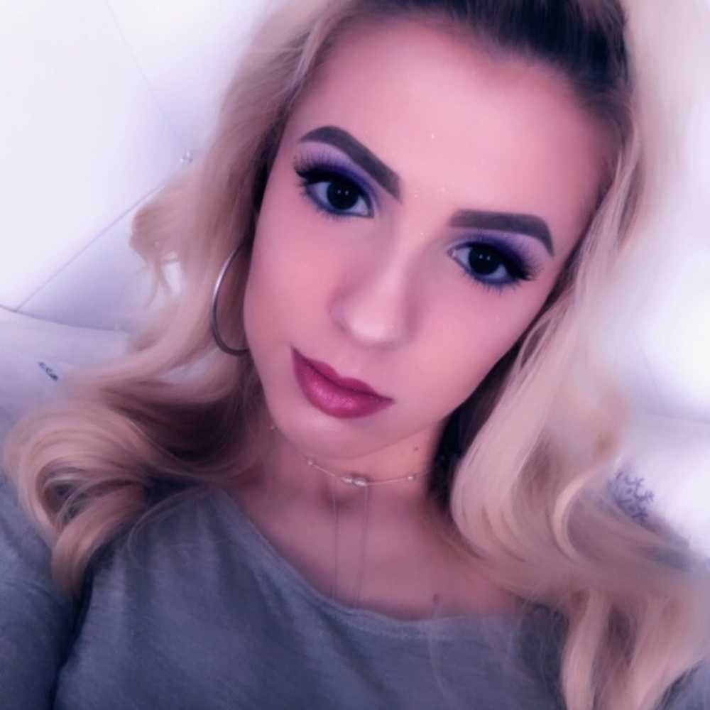 Meet your Posher, Cassandra